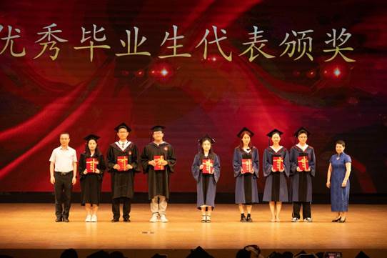 以青春之名，赴时代之约——日本av
2024届毕业典礼暨学位授予仪式成功举办