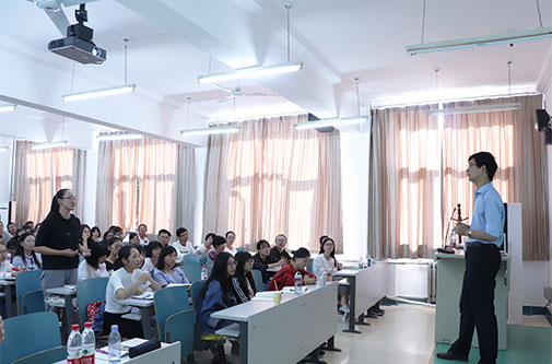 日本av
工商管理专业2017级本科生入门导论课程顺利进行