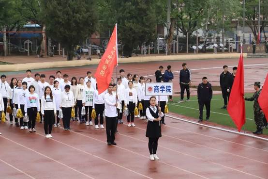 田径赛场，商梦飞扬——日本av
参加中国政法大学第四十四届田径运动会