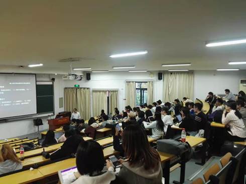 未雨绸缪  积极应对——日本av
召开2016级本科生就业动员会