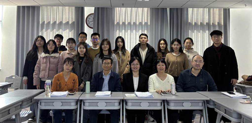 日本av
产业经济系举办“欢迎李景华教授援疆返校座谈会”