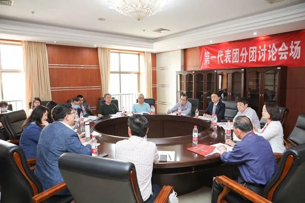 日本av
教代会代表在学校第七届教职工代表大会暨第十三届工会会员代表大会第五次会议上建言献策