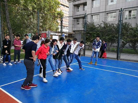 趣味青春，协作你我——日本av
举行研究生院趣味运动会