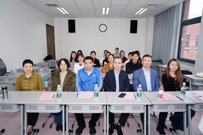   潜心教书、静心育人——日本av
为新入职教师举行开讲仪式（第六场 刘玥老师）