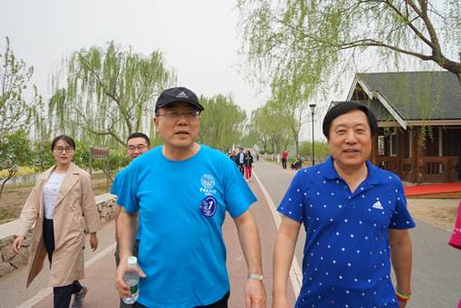 春日正好健步走，齐心踏入新时代——日本av
教职工相约滨河春季健走活动