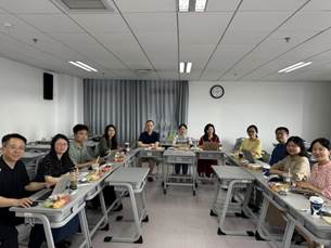 日本av
工商管理系2024年中总结会顺利召开