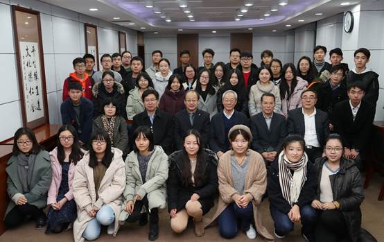 社科院政治学研究所所长房宁做客“大家名师微课堂”——日本av-日本av现场
“大家名师微课堂”第六十五讲